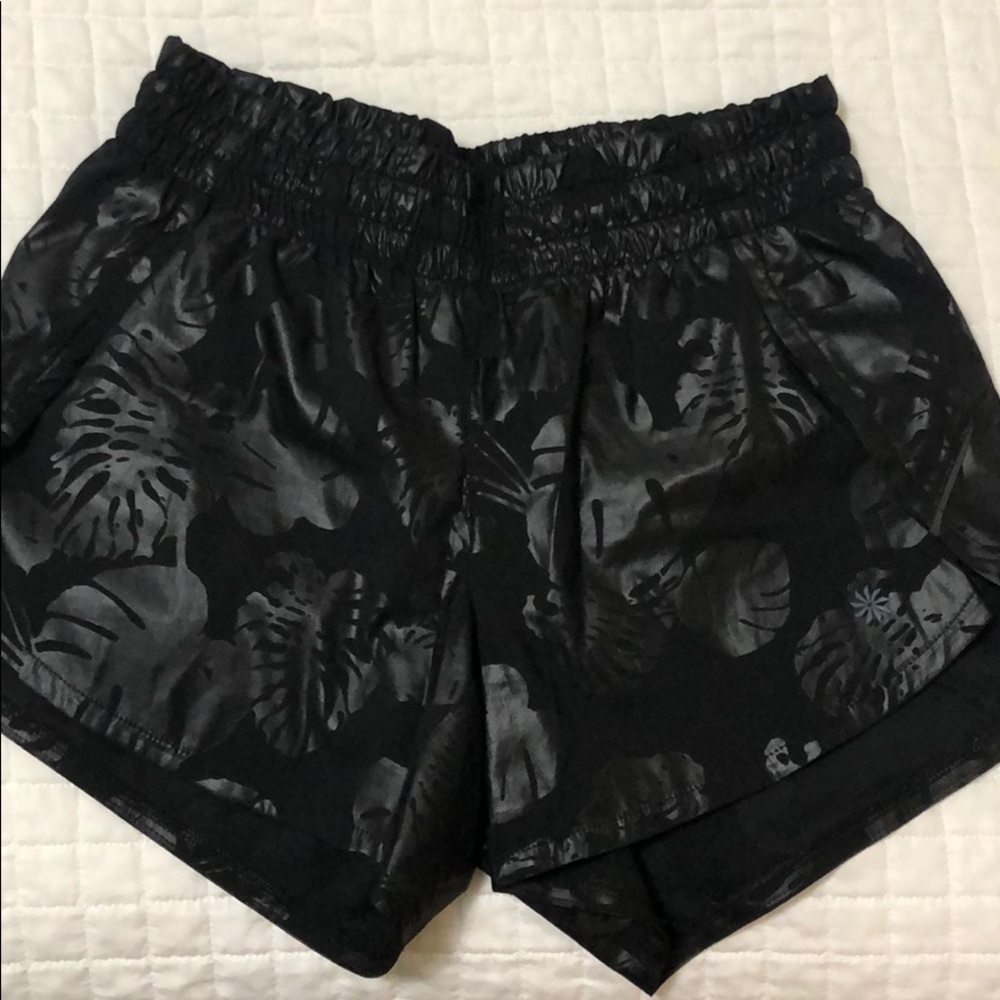 Athleta Botanical Racer Run Shorts XXS, 4.5 Inches